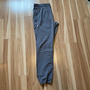 Men’s woven tapered pant